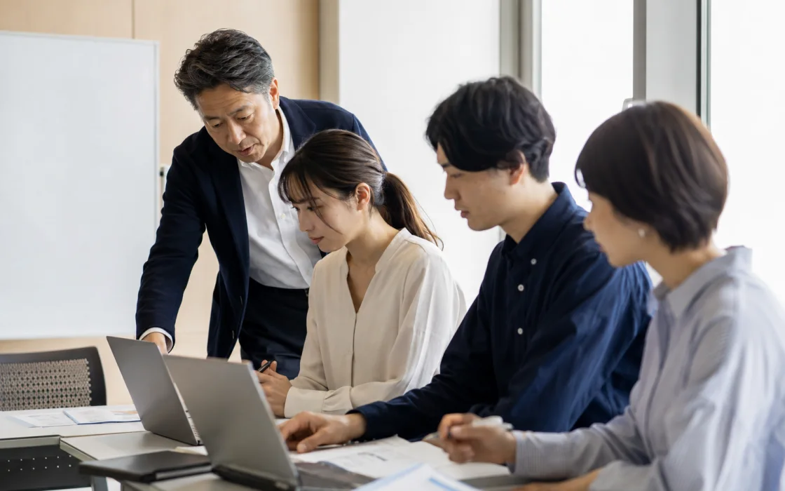 職務転換に必要なスキルを実践的に学ぶ研修の様子